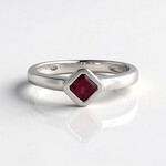 Anello in argento con Rodolite
