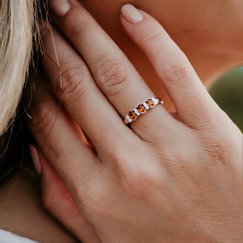 Anello in argento con Cianite Arancione