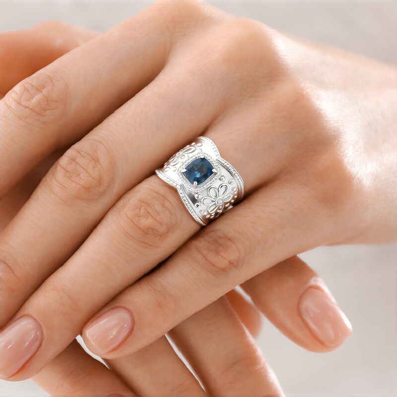 Anello in argento con Topazio Blu Londra (Dallas Prince Designs)