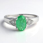 Anello placcato in platino con Smeraldo Bahia