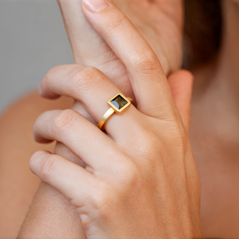 Anello in oro con Tanzanite Gialla (non riscaldata) (Adela Gold)