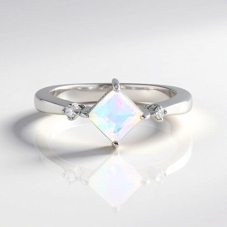 Anello in argento con Opale di Welo