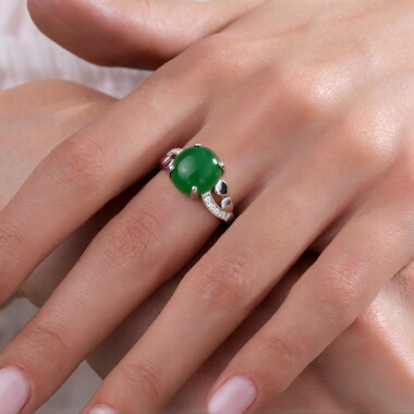 Anillo en plata con Crisoprasa imperial