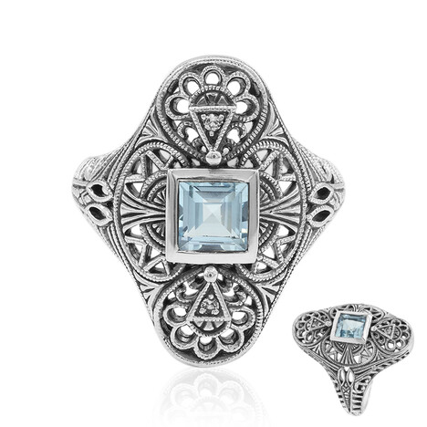 Zilveren ring met een hemel-blauwe topaas