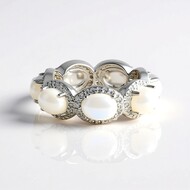 Zilveren ring met regenboog maanstenen