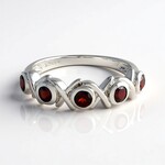 Anello in argento con Granato Mozambico