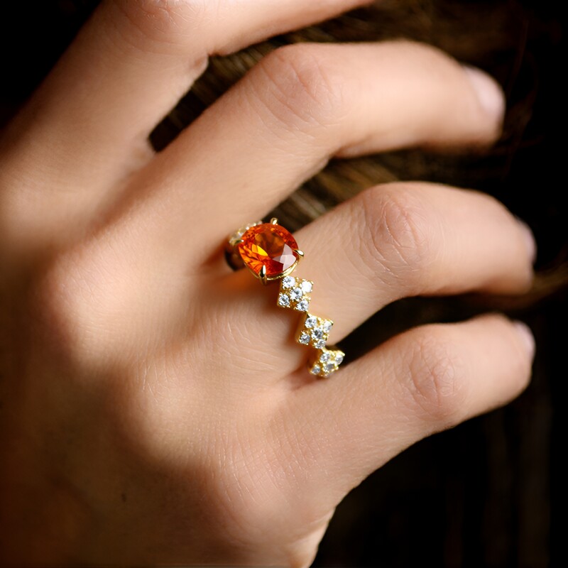 Bague en or et Saphir orange de Ban Ka Cha