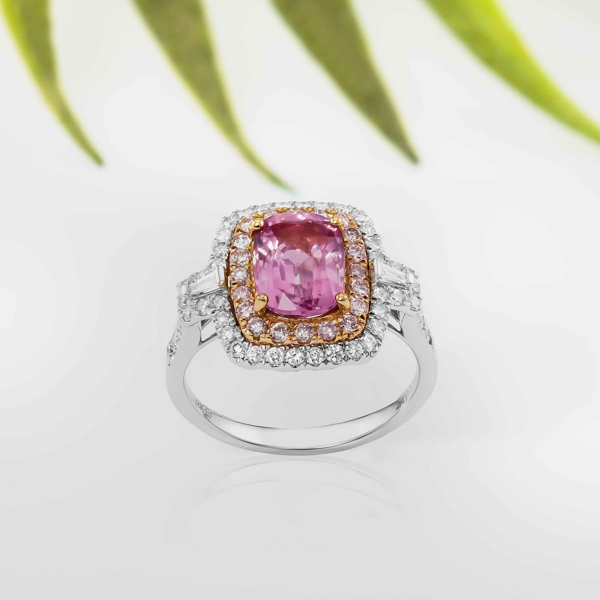 Modello Velvet Diamonds. Lotto composto da cinque anelli, sei pendenti
