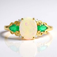 Anillo en oro con Ópalo de Australia (CIRARI)