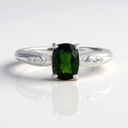 Anillo en plata con Diópsido de Rusia