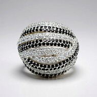 Anillo en plata con Espinela negra