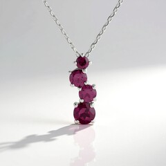 Collana in argento con Rodolite di Naktamunda