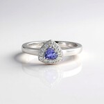 Anello in argento con Tanzanite