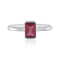 Zilveren ring met een Bemainty robijn
