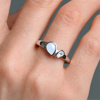 Anillo en plata con Ópalo de Welo