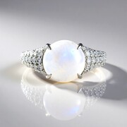 Anello in argento con Pietra di Luna Arcobaleno