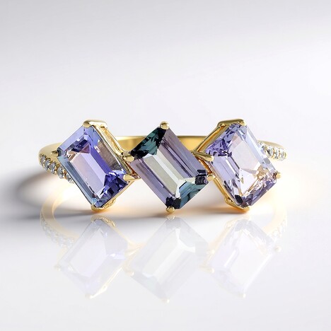 Anello in oro con Tanzanite (non riscaldata)