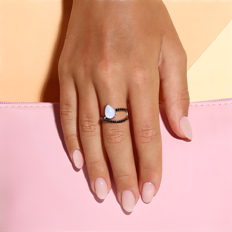 Anello in argento con Pietra di Luna Arcobaleno