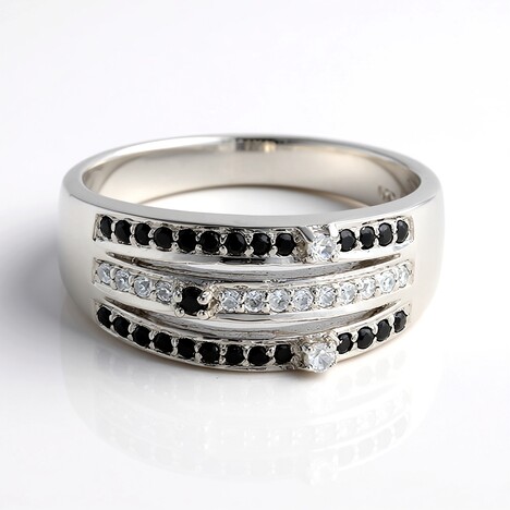 Anello in argento con Spinello Nero