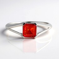Bague en argent et Opale rouge d'Éthiopie