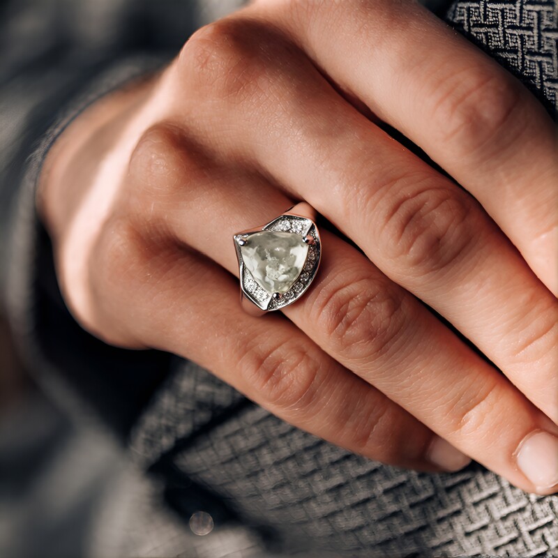 Anillo de hombre en plata con Howlita