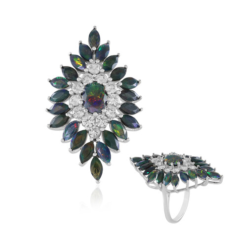 Zilveren ring met een Mezezo opaal