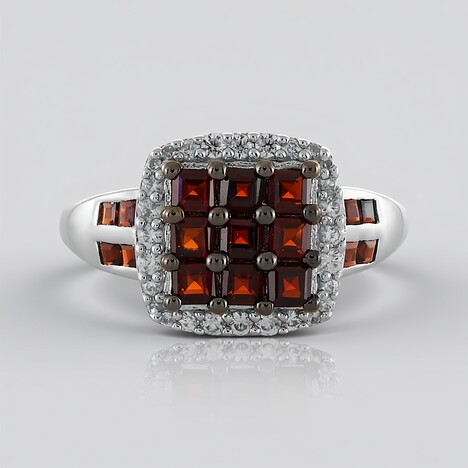 Anello in argento con Granato Rosso