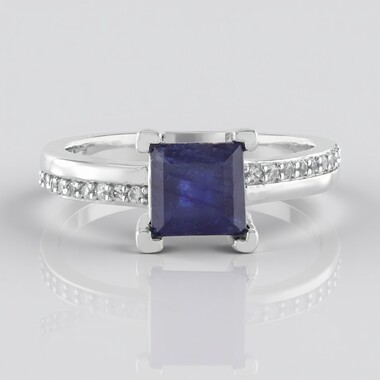 Bague en argent et Saphir bleu de Madagascar