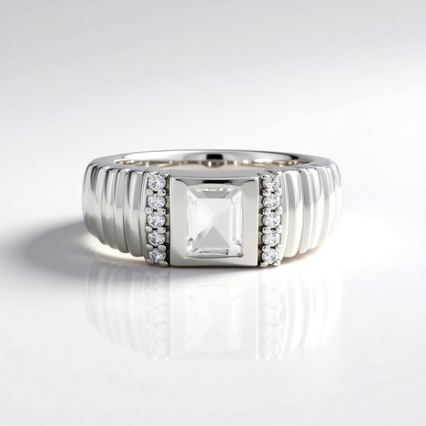 Anello in argento con Petalite