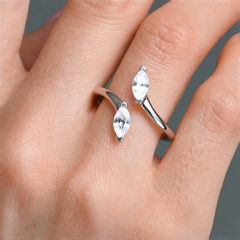 Anillo en plata con Zircón