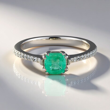 Anello in argento con Smeraldo Russo