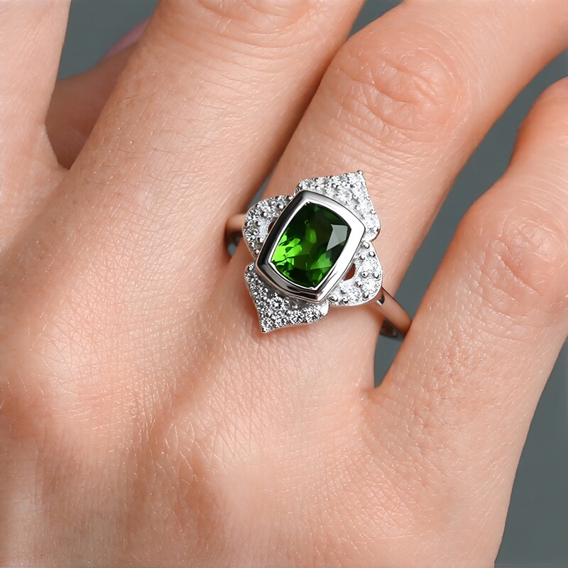 Bague en argent et Diopside de Russie