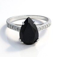 Anello in argento con Spinello Nero