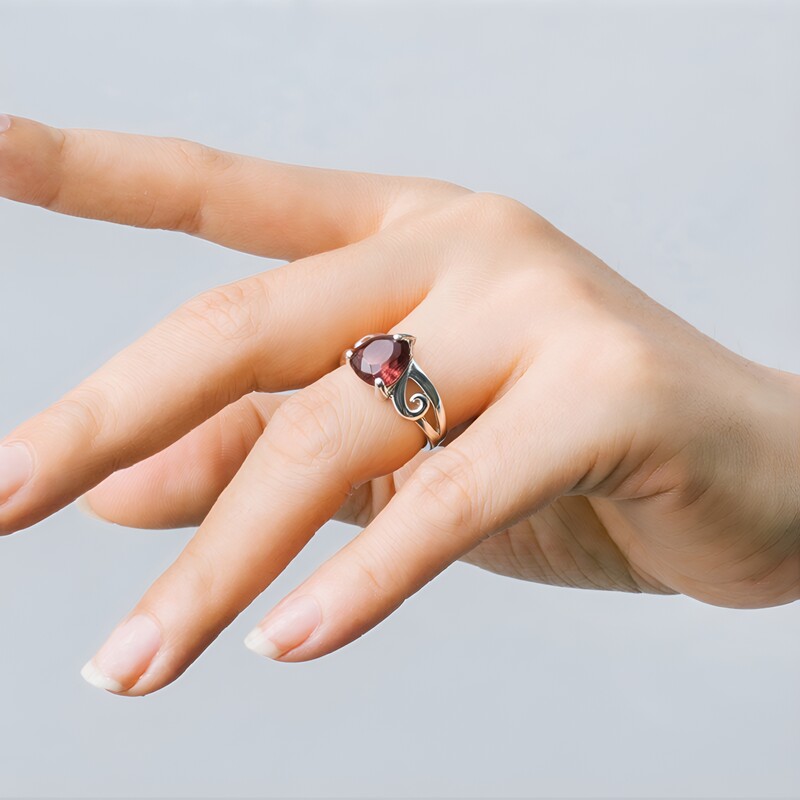 Anello in argento con Occhio di Tigre Rosso