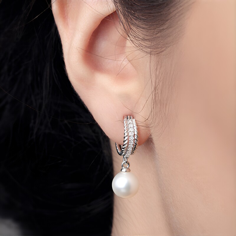 Zilveren oorbellen met Witte zoetwater kweekparels