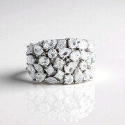 Anillo en plata con Zircón (de Melo Essence)