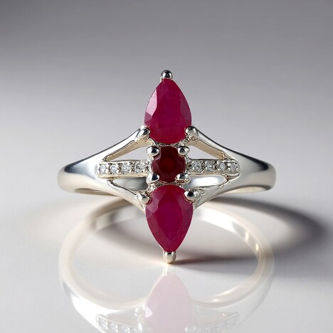 Anello in argento con Rubino del Madagascar