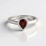 Anello in argento con Granato Mozambico