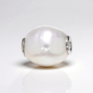 White Freshwater Pearl Silver Charm (MONOSONO COLLECTION)