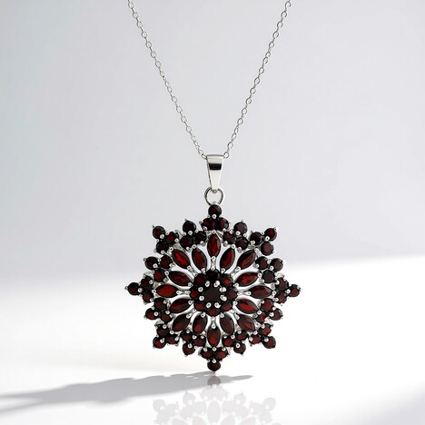 Collana in argento con Granato
