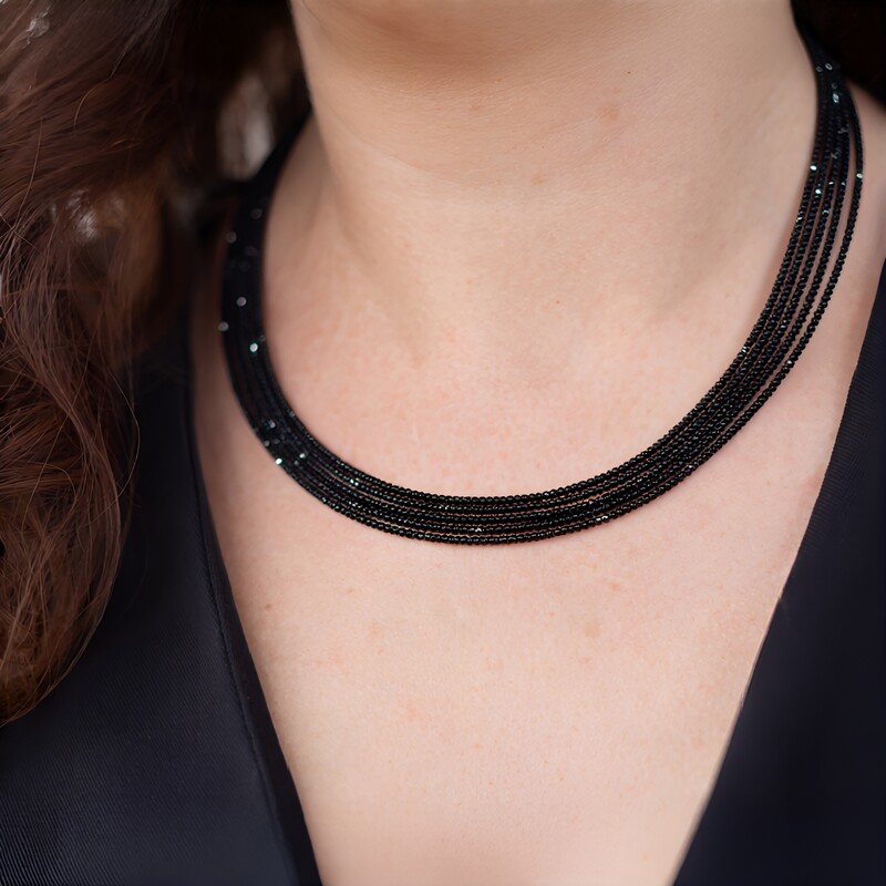 Zilveren halsketting met zwarte spinelstenen