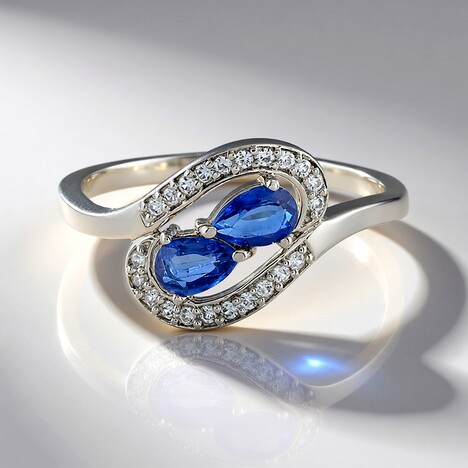 Anello in argento con Cianite del Nepal