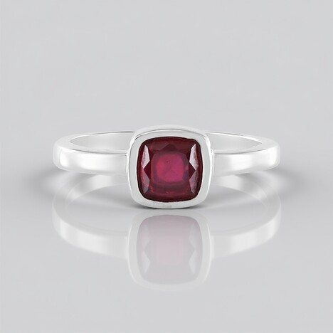 Anello in argento con Rubino del Madagascar