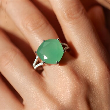 Anello in argento con Calcedonio Verde