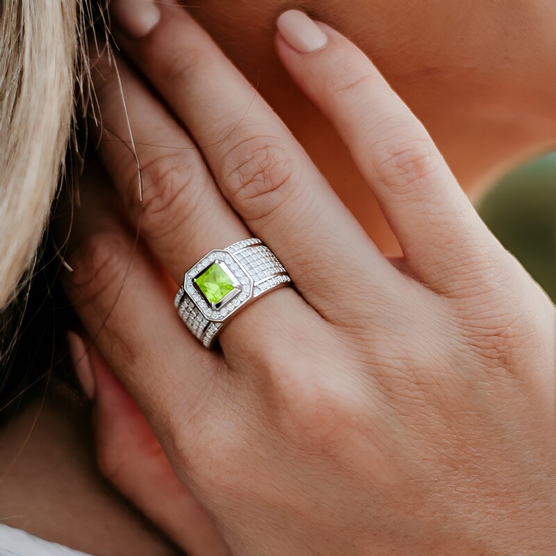 Anillo en plata con Esfena