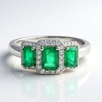 Anello in oro con Smeraldo Zambia AAA