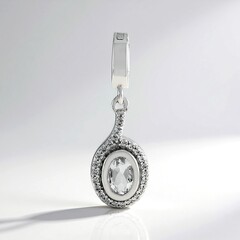 Ciondolo in argento con Petalite
