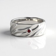 Zilveren ring met een edele rode spinel (de Melo)