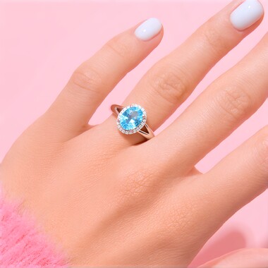 Anello in oro con Apatite Blu