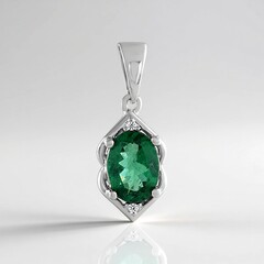 Ciondolo in argento con Apatite Verde